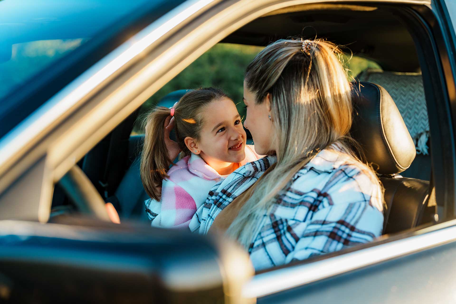 Woman and Child in a car | DUII Services Emergence | Addiction and Behavioral Therapies in Oregon